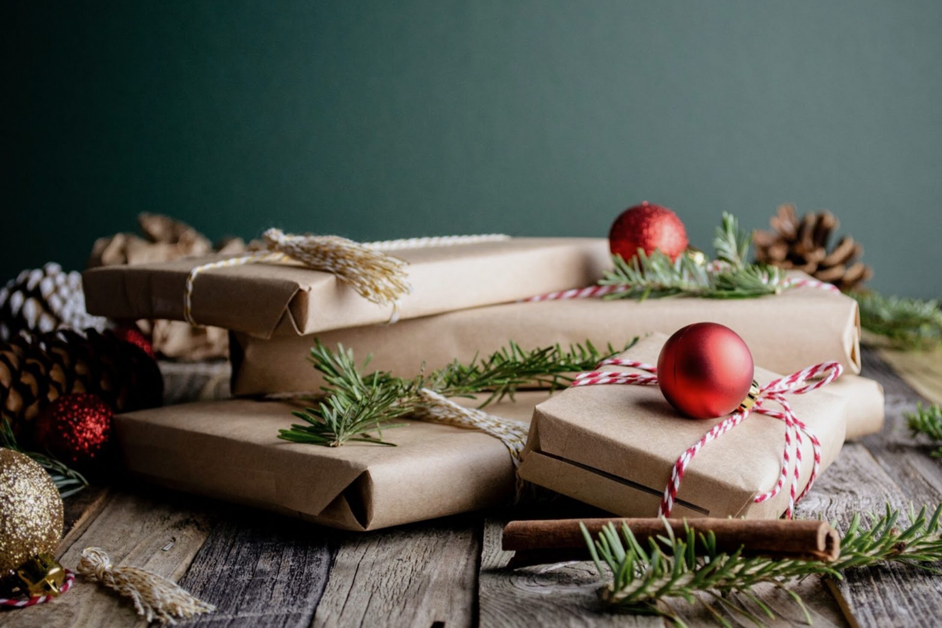 クリスマスをサステナブルに！心豊かに過ごすアイデア6選|エコな包装紙を使ってラッピングにこだわる